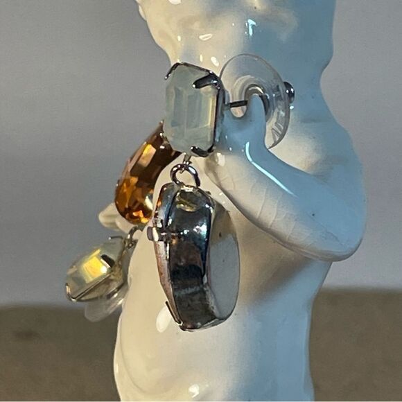 Gorgeous crystal drop earrings in Apricot and milky crystal. - Picture 5 of 13